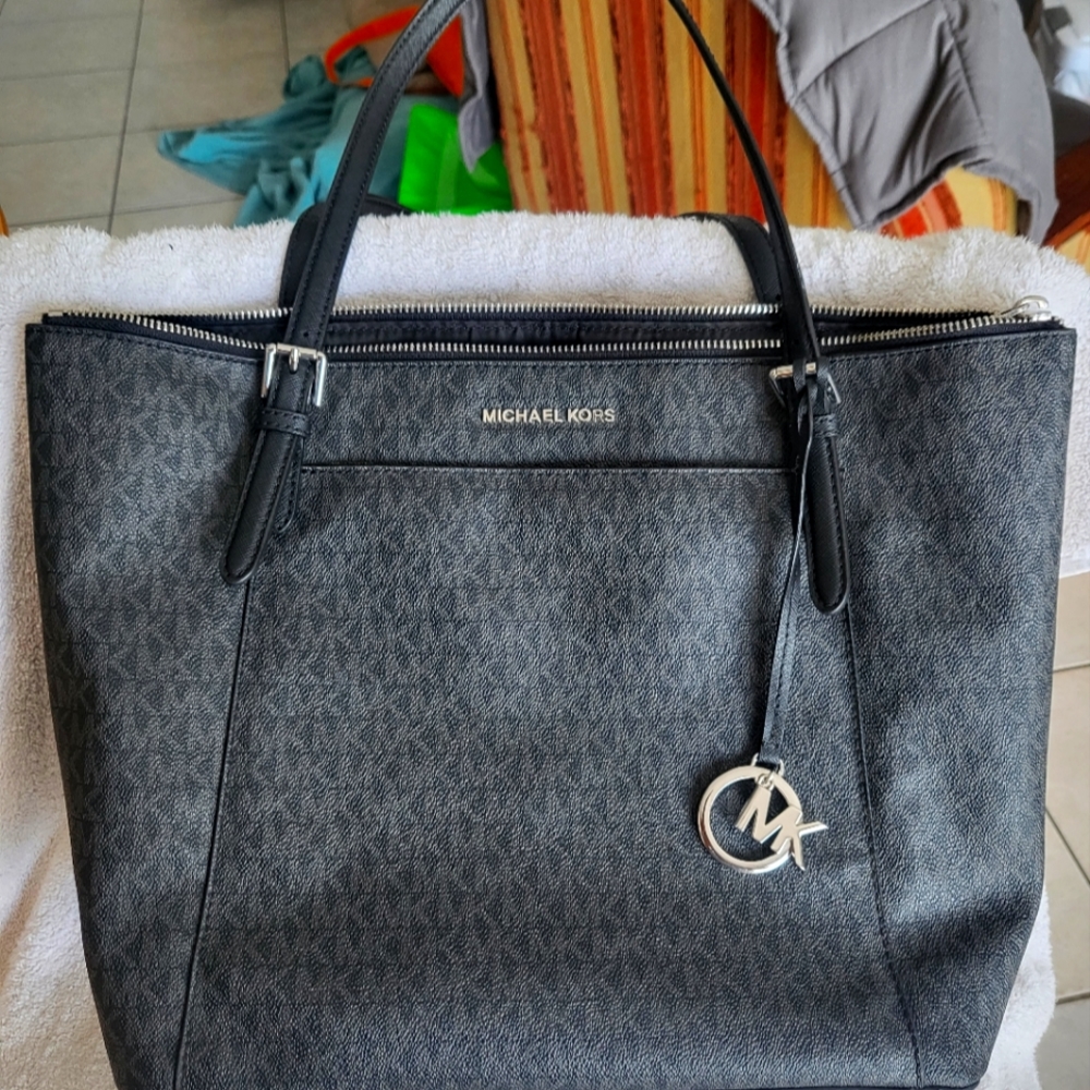 Michael Kors Women's Ciara - Large East West Top Zip Tote
